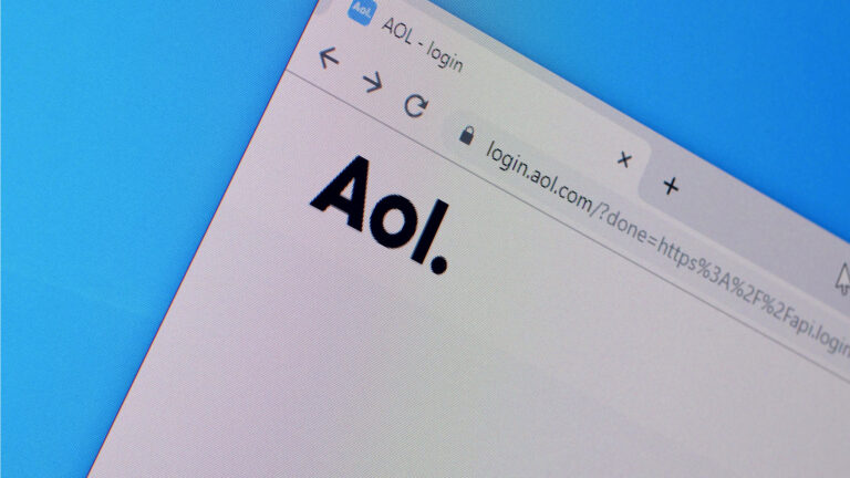 AOL Quelle dennizn Shutterstock 383855929 1920