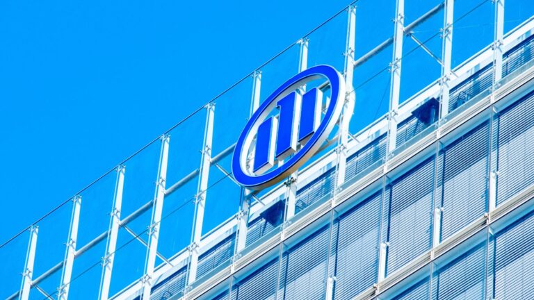 Allianz Quelle Kittyfly Shutterstock 2647436857 1920