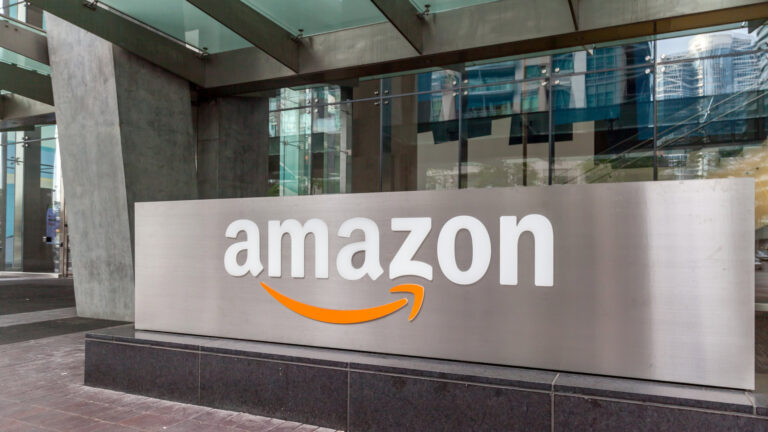 Amazon Quelle JHVEPhoto Shutterstock 1125578264 1920