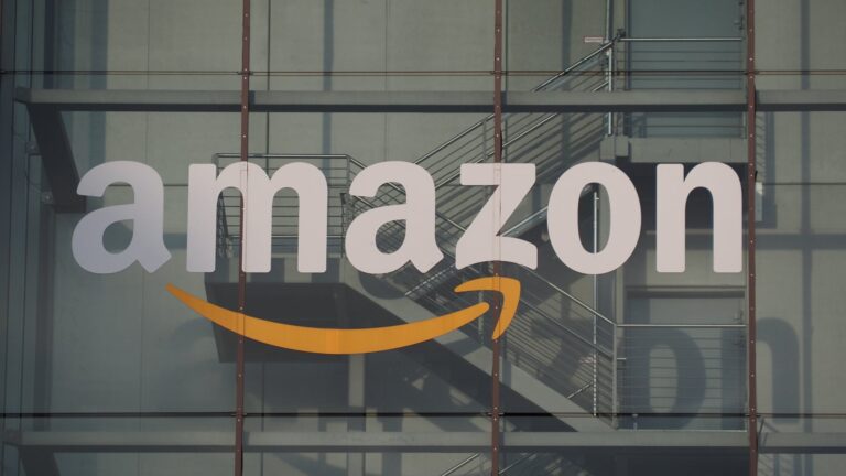 Amazon Quelle MacroEcon Shutterstock 2239224793 1920