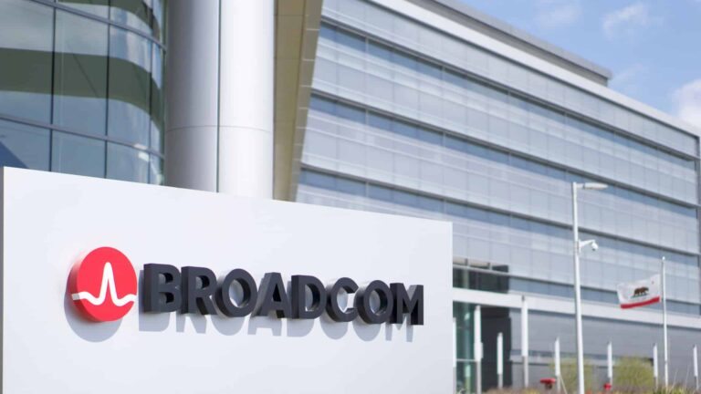 Broadcom 1920 1350667370 Quelle Sasima Shutterstock.com