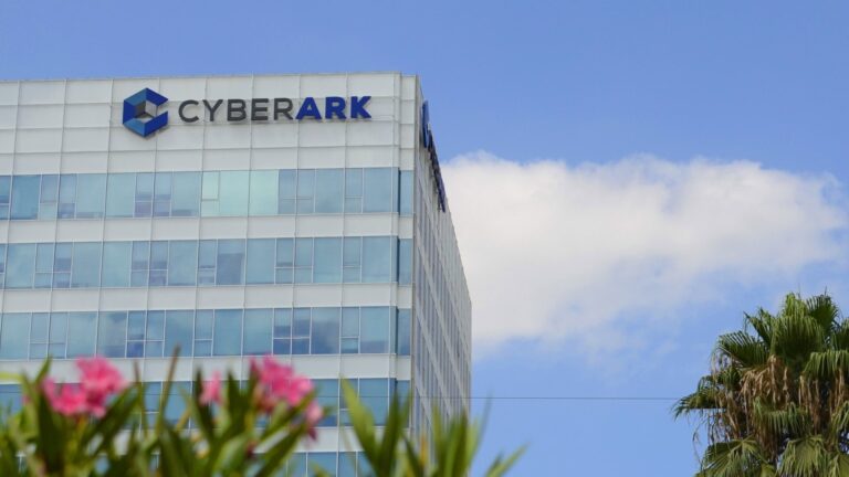 Cyberark Quelle ShU studio Shutterstock 2349485499 1920