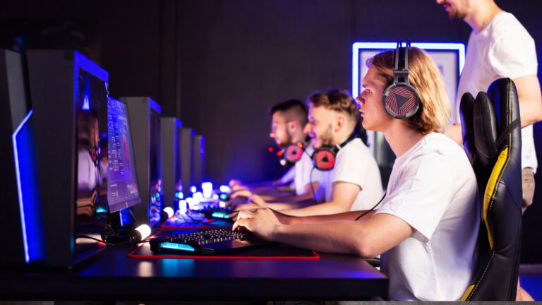 Esports 1920 Shutterstock 2450577835