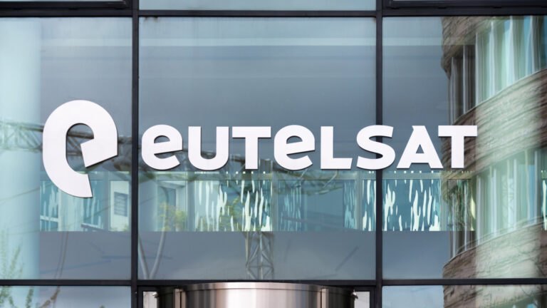 Eutelsat Quelle HJBC Shutterstock 1942009879 1920