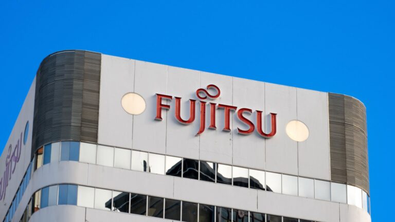 Fujitsu Quelle Adam Constanza Shutterstock 1920