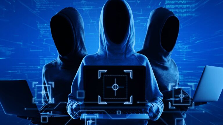 Hacker Gruppe shutterstock 2160496255