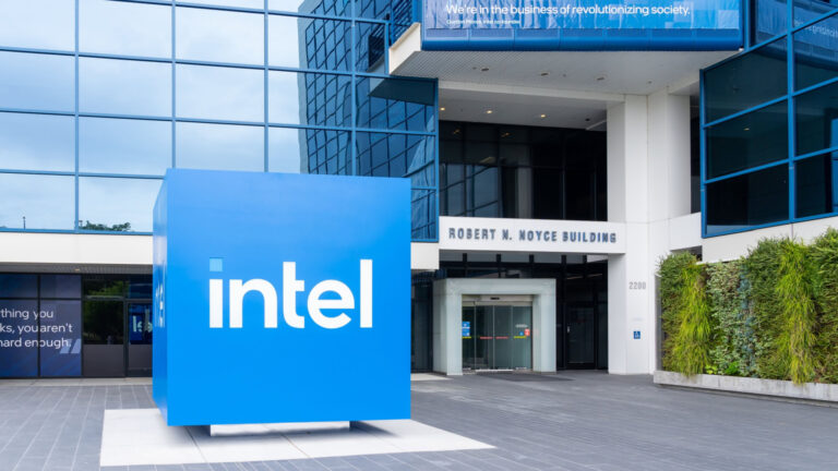 Intel Quelle JHVEPhoto Shutterstock.com 2358338121 1920