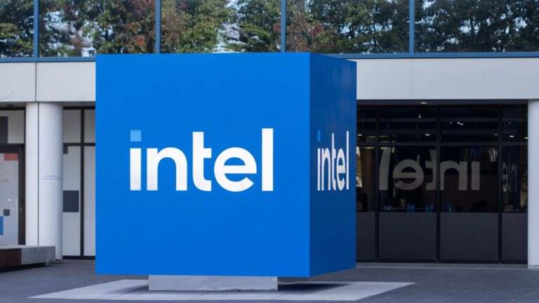 Intel Quelle Tada Images Shutterstock 2523694479 1920