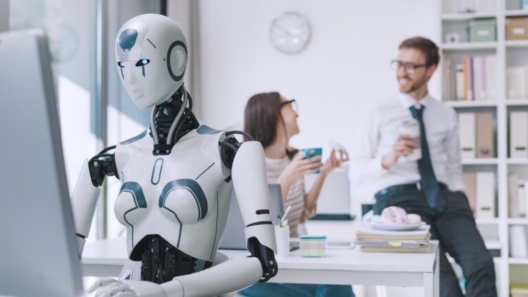 KI kuenstliche Intelligenz Arbeitsplatz Shutterstock 2401059995