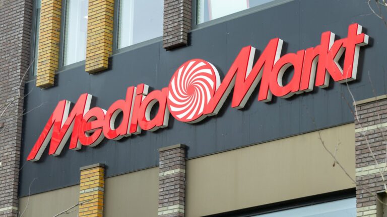 Mediamarkt Quelle PixelBiss Shutterstock 2265766829 1920