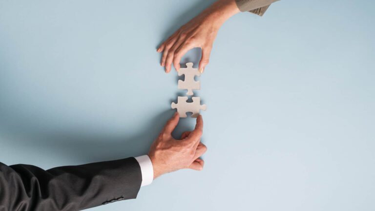 Partnerschaft Puzzle 1920 Shutterstock 1763447933