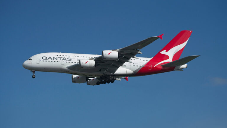 Qantas 1920 shutterstock 2578799993 quelle DLeng Shutterstock.com