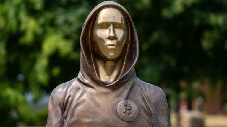 Satoshi Nakamoto Quelle Istvan Csak Shutterstock 1920