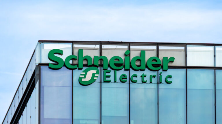 Schneider Electric Quelle HJB Shutterstock 2347148455 1920