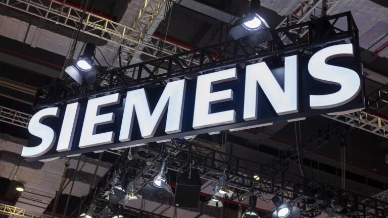 Siemens Quelle testing Shutterstock 2476417057 1920