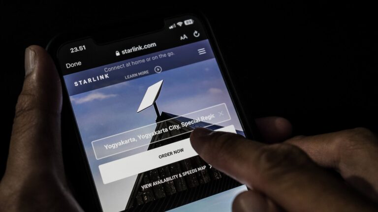 Starlink 1920 Shutterstock 2464185719 Quelle Rizky Ade Jonathan Shutterstock.com