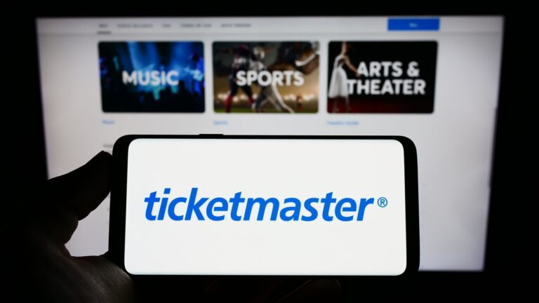 Ticketmaster Quelle T. Schneider Shutterstock.com 2238707505