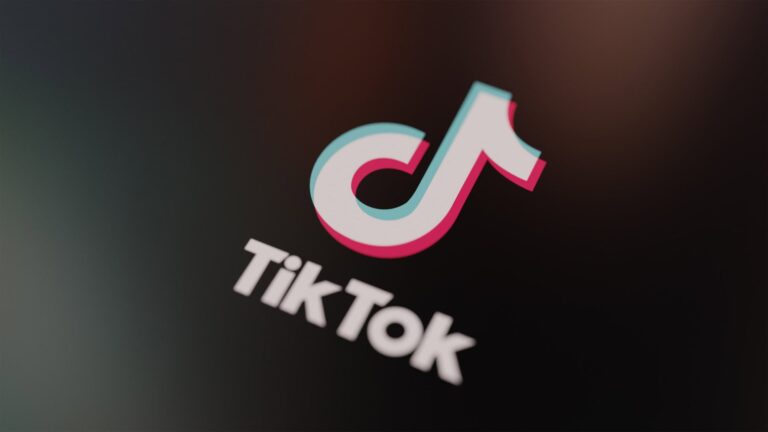 Tiktok Quelle Temitiman Shutterstock 2336413873 1920