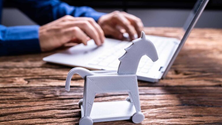 Trojaner 1920 Shutterstock 2047570826