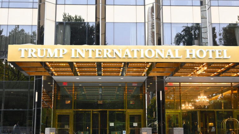 Trump International Hotel Quelle Bumble Dee Shutterstock 1118731199 1920